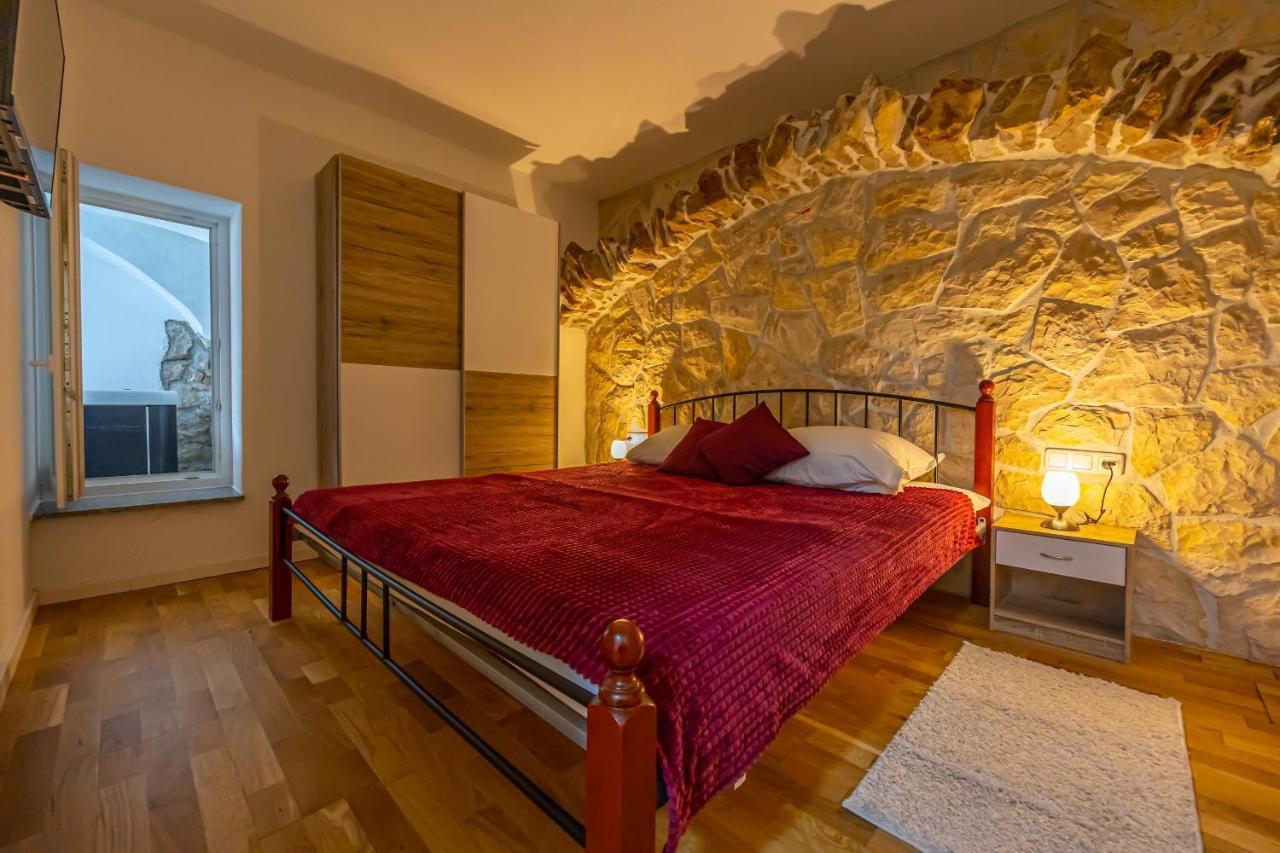 Rocca Apartment